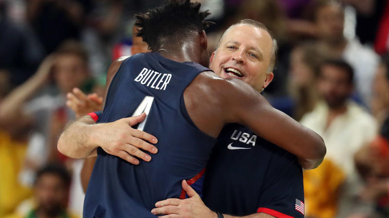 Jimmy Butler and Tom Thibodeau embrace after winning the gold medal with Team USA